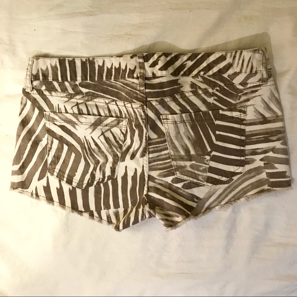 EXPRESS Patterned Shorts - Picture 4 of 4